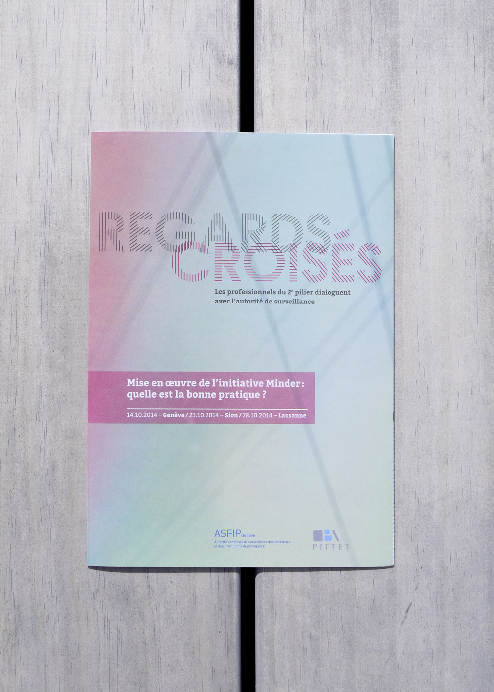 Regards croisés dépliant couverture